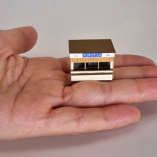 Load image into Gallery viewer, Stand-Up-Eating Soba Noodle Shop